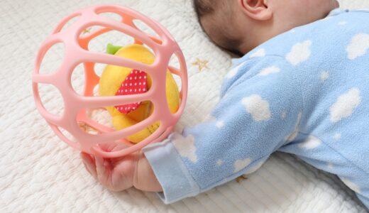 赤ちゃん向けのおもちゃ【ラトル】って何がいいの？ラトルの魅力と選ぶ時のポイントを紹介します